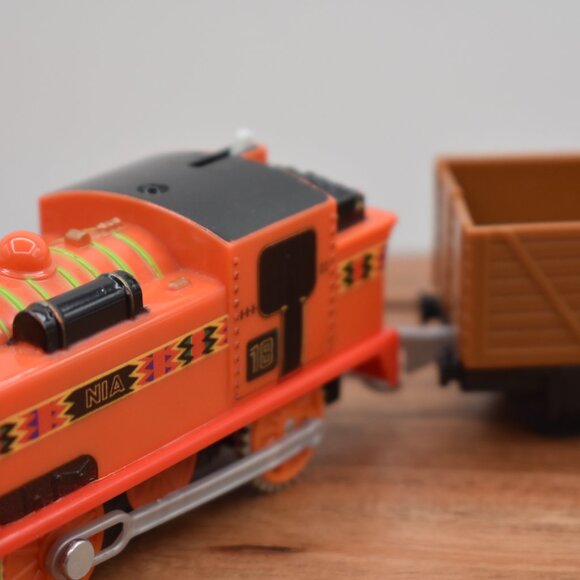 NIA 18 - 2013 Gullane Thomas & Friends TrackMaster Engine Motorized Oran… - Picture 5 of 10